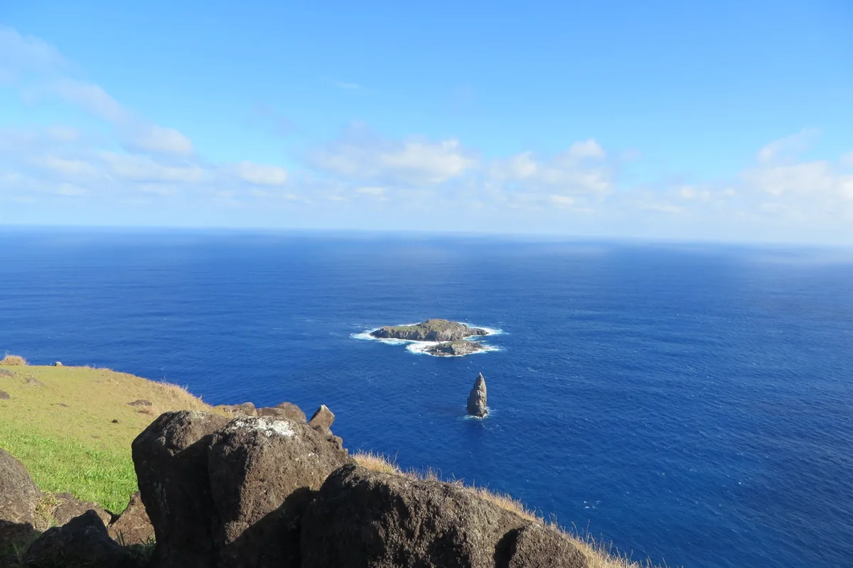 Motu Nui and nearby sea stacks seen from Rapa Nui
